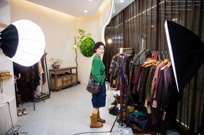 元宇宙旗舰店与工厂合伙人 服装业向“新”而行与摄影服务的创新融合